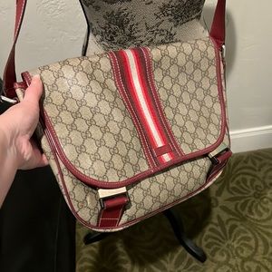Gucci messenger style crossbody